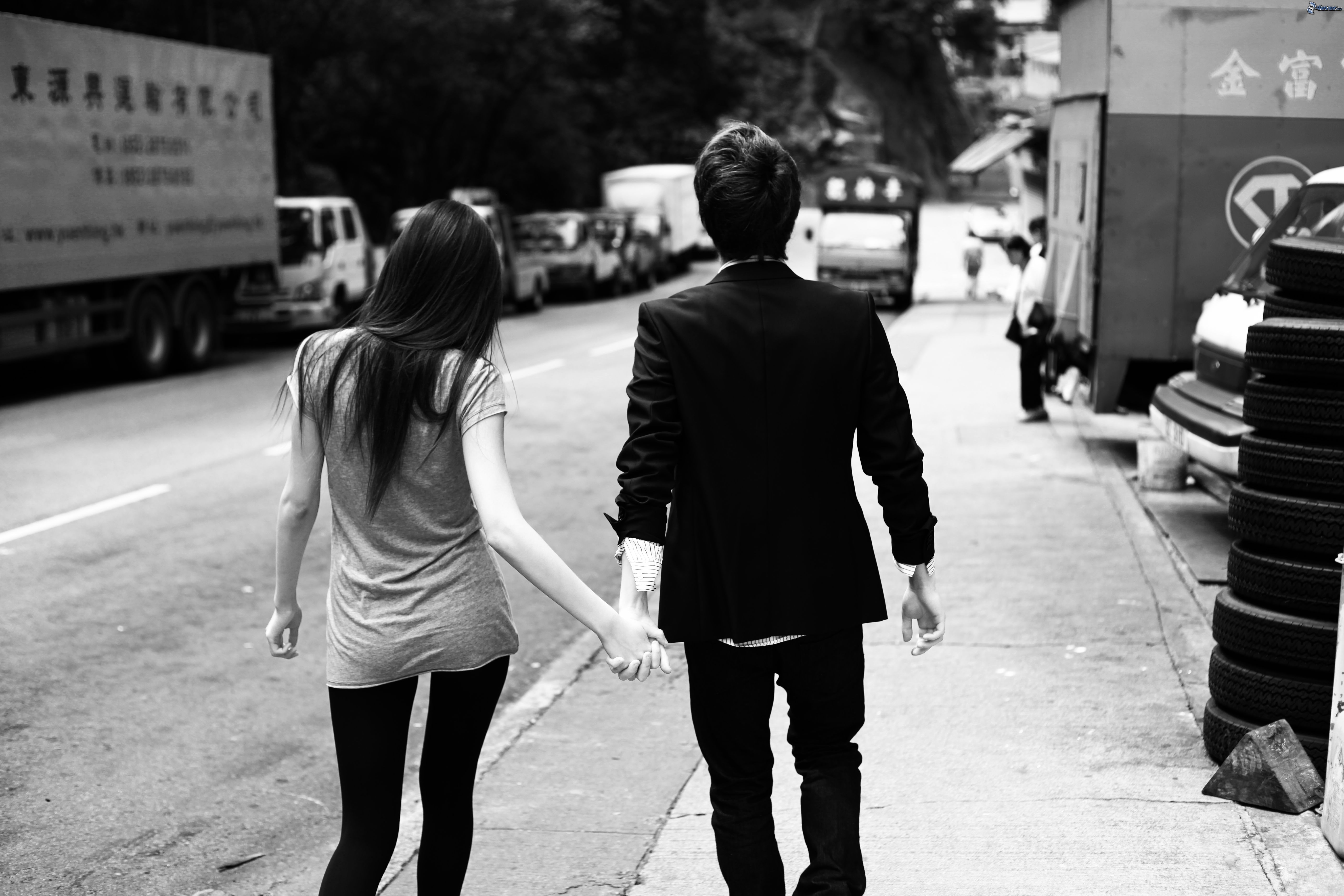 http://s5.picofile.com/file/8102724326/couple_holding_hands_street_154475.jpg