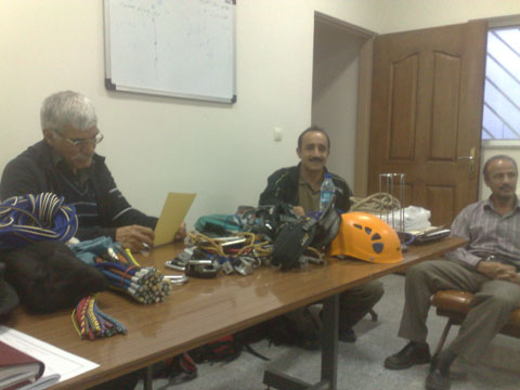 http://s5.picofile.com/file/8102740676/201312041129.jpg