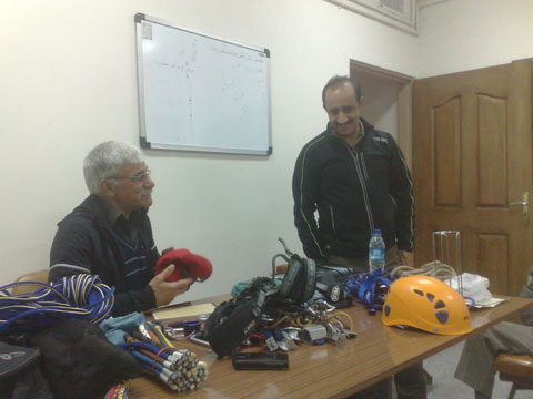 http://s5.picofile.com/file/8102740826/201312041131.jpg