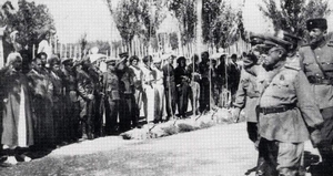 سه‌رهه‌نگ برایم سه‌لاح، وه‌ک فه‌رمانده‌ی هێزی کۆماری كوردستان‌ له‌ رۆژی ٢ی رێبه‌ندان دا له‌ به‌رانبه‌ر پێشه‌وا قازی موحه‌ممه‌د سه‌رۆك كۆماری كوردستان و ده‌سته‌ی وه‌زیران و کاربه‌ده‌ستانی پله‌ به‌رزی کۆماردا، رێژه‌ ده‌ڕوات.