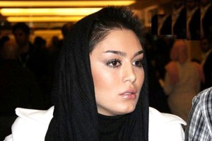 سحر قریشی در کنار مادر و برادرش