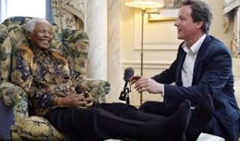 دیدار دیوید کامرون نخست وزیر انگلیس با ماندلا