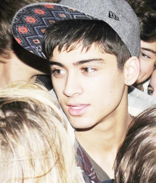 http://s5.picofile.com/file/8104353992/Smmaxxay_zayn_malik_3_28533264_500_586.jpg