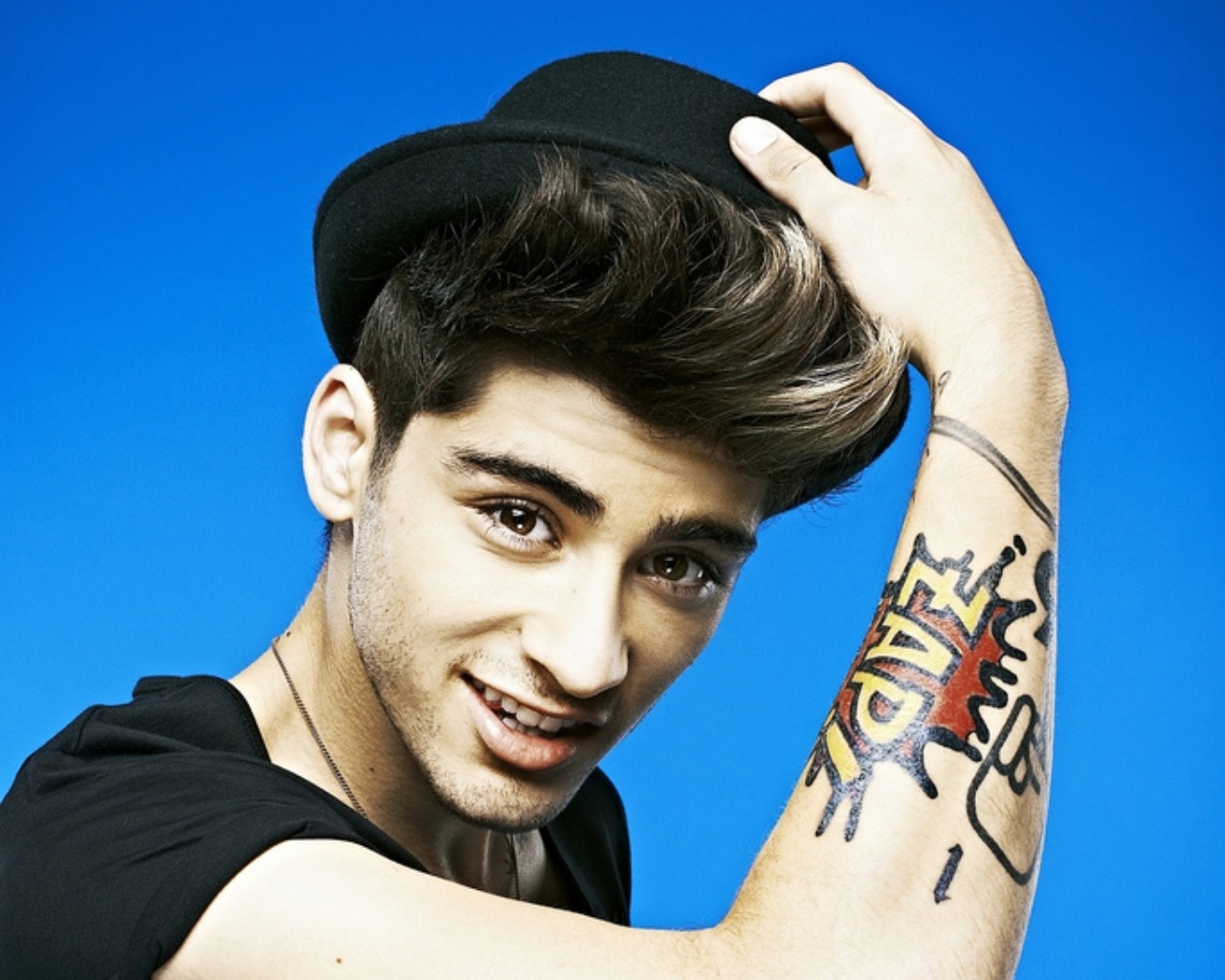 http://s5.picofile.com/file/8104354776/Zayn_Wallpaper_zayn_malik_32895390_1280_1024.jpg