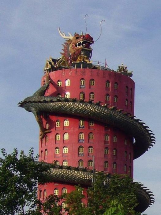 http://s5.picofile.com/file/8107093668/incredible_and_incredibly_weird_buildings_39.jpg