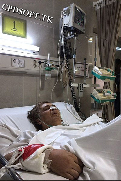 رضا رویگری روی تخت بیمارستان 