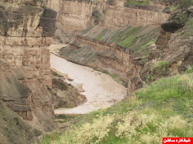 http://s5.picofile.com/file/8107680318/IMG_0687_1024x768_800x600_.jpg