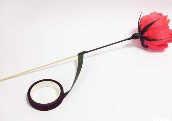 آموزش تصويري تزيين شكلات براي روز عشق يه شكل گل