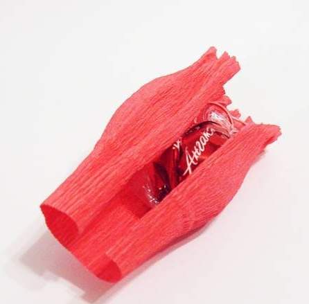 آموزش تصويري تزيين شكلات براي روز عشق يه شكل گل