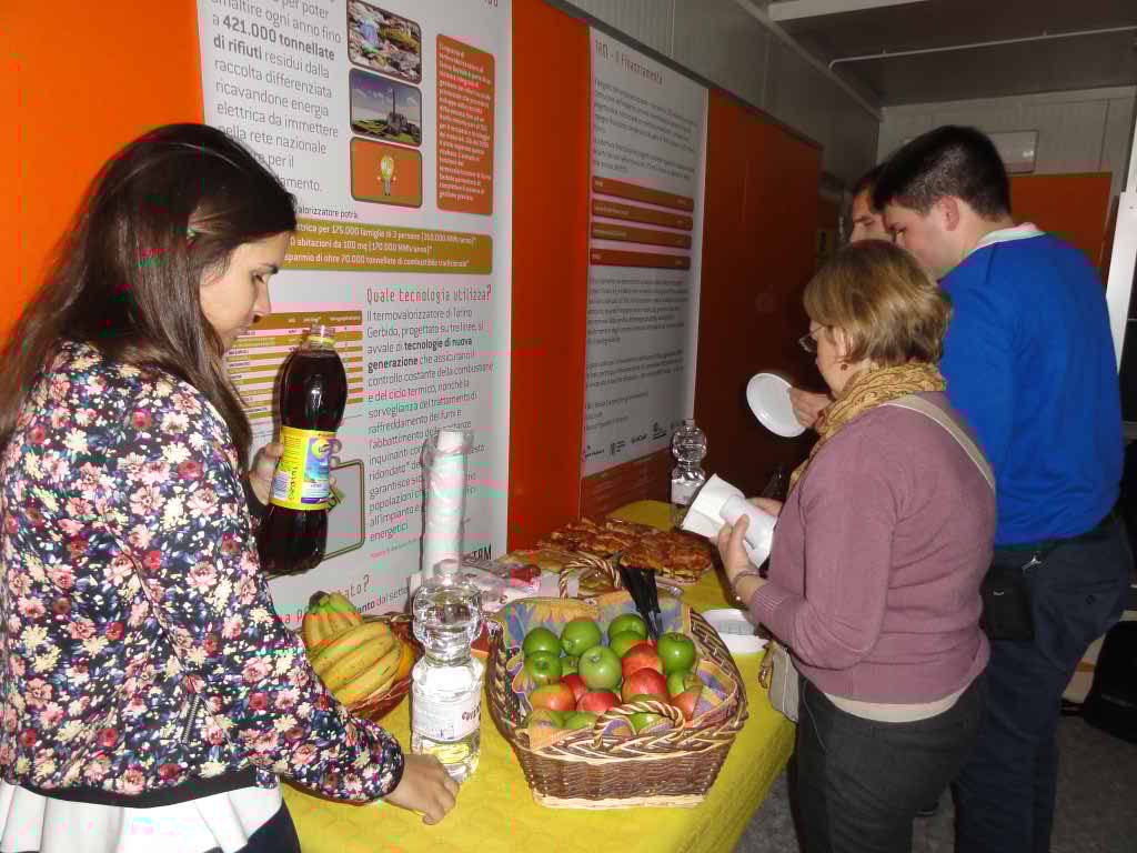 http://s5.picofile.com/file/8110374300/DSC01014.jpg