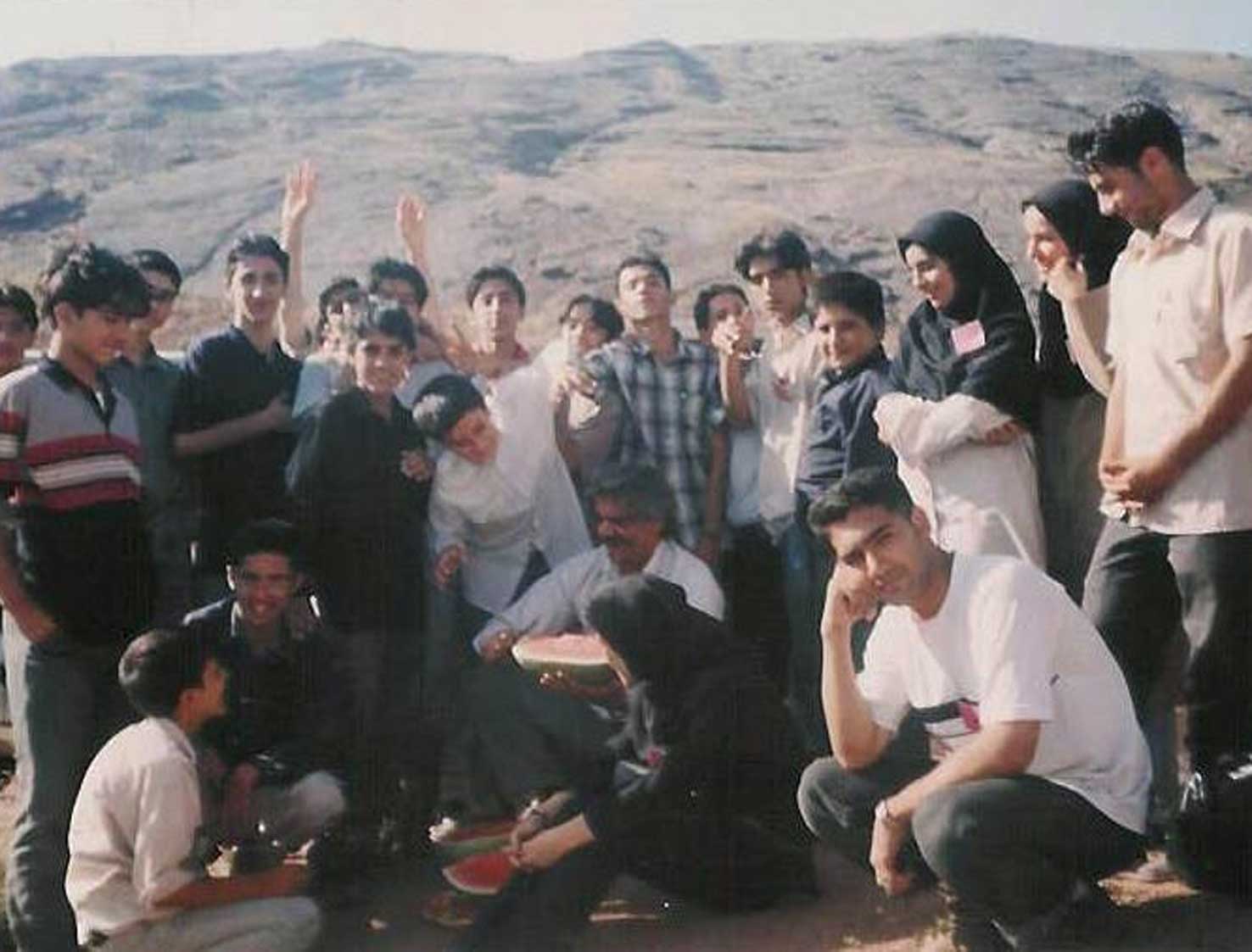 بچه های انجمن و استاد اسحاقی- 1381 طالقان بچه های انجمن و استاد اسحاقی- 1381 طالقان