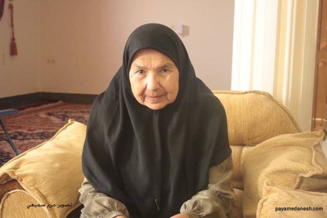 http://s5.picofile.com/file/8111146226/Ameneh_Badri.jpg