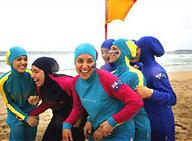 اروپا: بورکینی، مایوی شنا مختلط دختران وزنان مسلمان در ساحل دریا و استخر