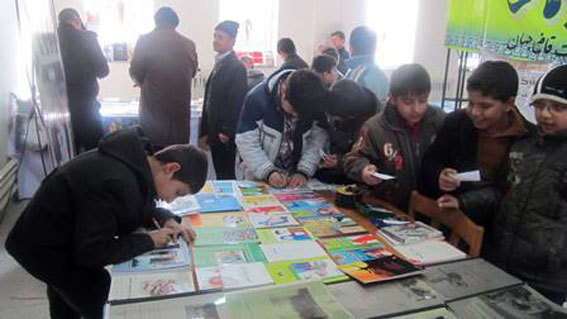 افتتاحیه  دو نمایشگاه مجزای کتاب و پیشگیری از آسیب های اجتماعی در کتابخانه امام علی (ع) قاضی جهان   