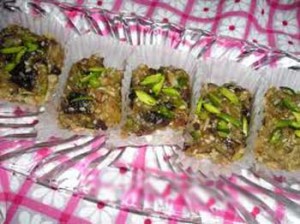 شیرینی پزی: طرز تهیه ی اسلایس کنجد شیرینی پزی: طرز تهیه ی اسلایس کنجد