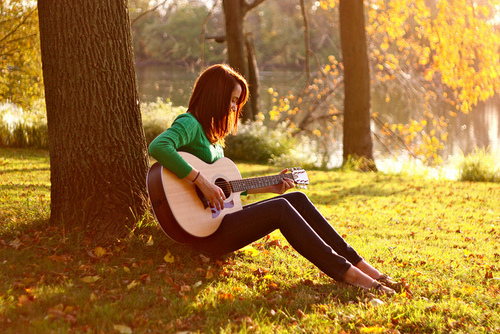 http://s5.picofile.com/file/8114188792/guitar_girl_beauty.jpg