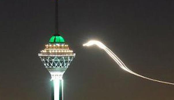یوفویی بر فراز برج میلاد