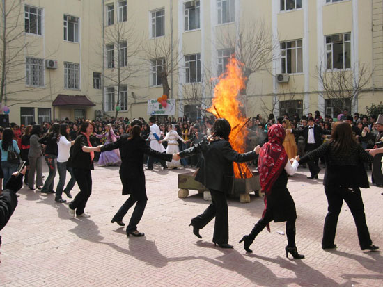 http://s5.picofile.com/file/8115558800/12novruz_odu_oyunu.jpg