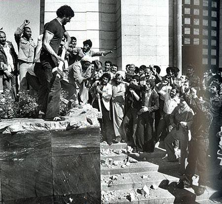 تخریب قبر رضا خان به دستور صاد قخلالی حاکم شرع بعد از انقلاب