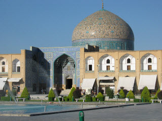http://s5.picofile.com/file/8118106776/Sheikh_Lotfallah_Esfahan.jpg