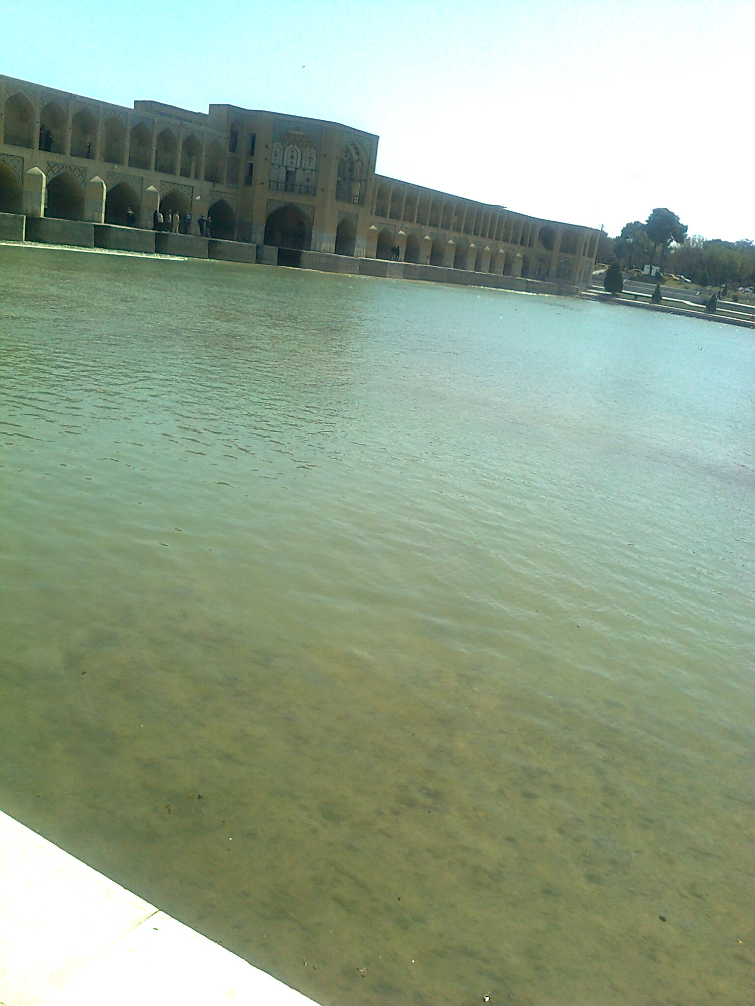 سی و سه پل و زاینده رود