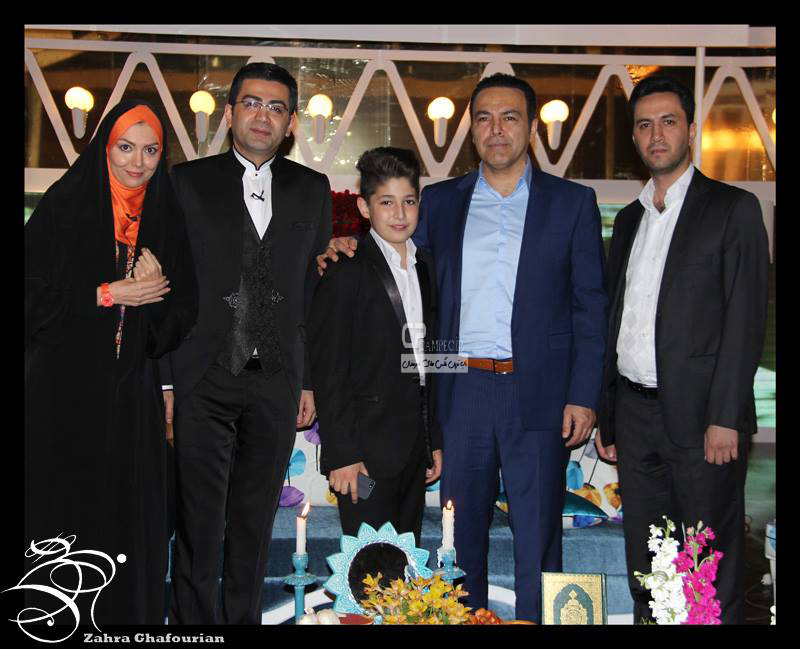 فریبرز عرب نیا و پسرش به همراه فرزاد حسنی و همسرش آزاده نامداری