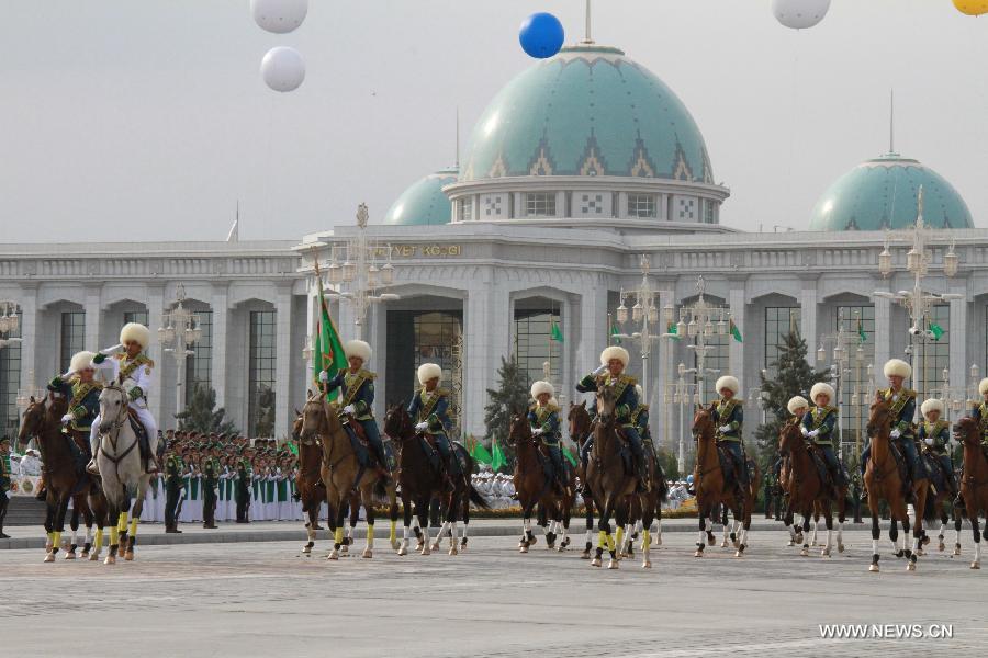 ผลการค้นหารูปภาพสำหรับ turkmenistan army horse