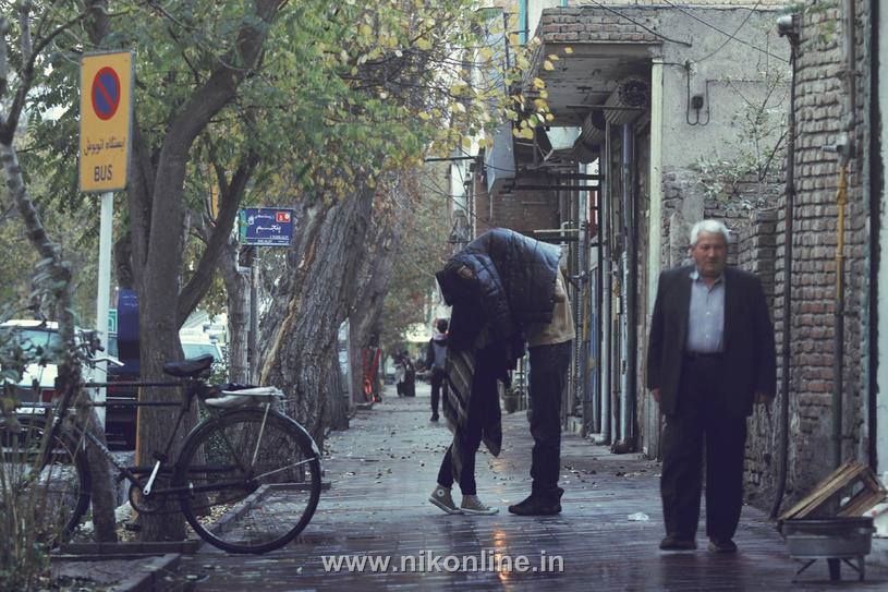 باید رفتنم را به عقب بیندازم ....