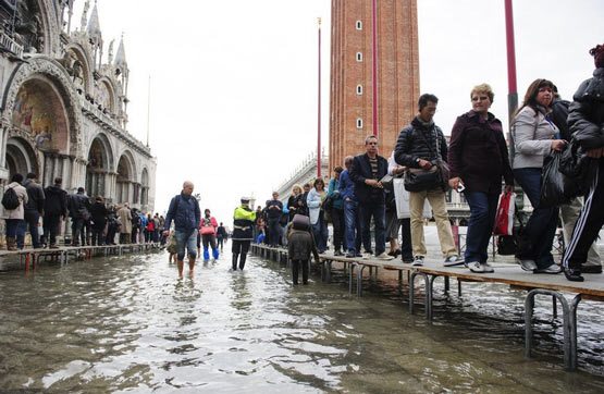 http://s5.picofile.com/file/8122131484/Venice_1.jpg