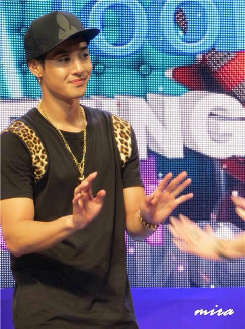 [Video] Kim Hyun Joong - meeting with fans Lotte Hotel in Busan [13.08.09]