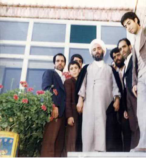 شهید حجت الاسلام والمسلمین محمد حسین فخر بناب در مراسم گشایش کتابخانه شهید بهشتی در قاضی جهان به سال 1358