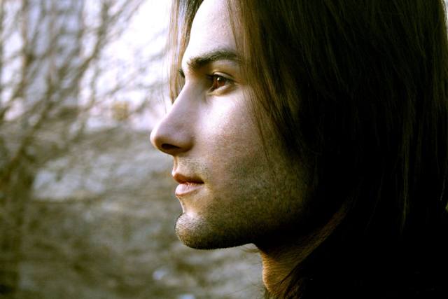 http://s5.picofile.com/file/8125257068/Mehdi_Ahmadvand_640.jpg