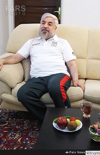 دکتر روحانی در حال تماشای فوتبال ایران و نیجریه در جام جهانی فوتبال در برزیل