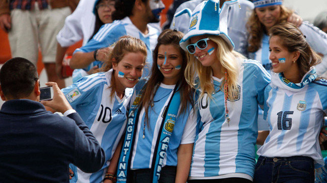 http://s5.picofile.com/file/8127479892/argentina_national_team_soccer_fans_2013_7119.jpg