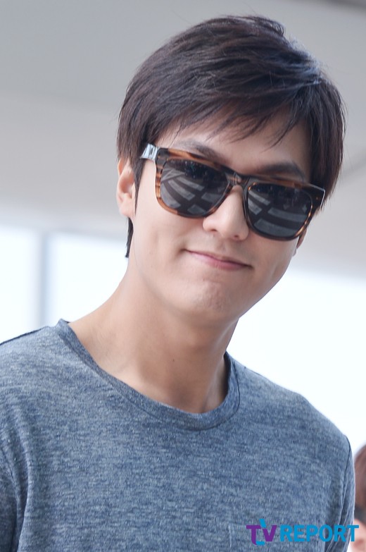 http://s5.picofile.com/file/8128070892/140392951138693.jpg