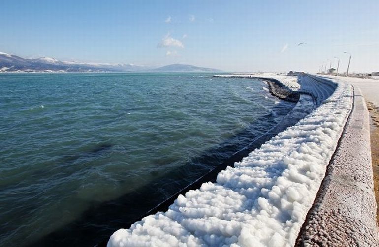 هنری شگفت انگیز و زیبا از آب باد و سرما_ (www.ax2shot.r98.ir)