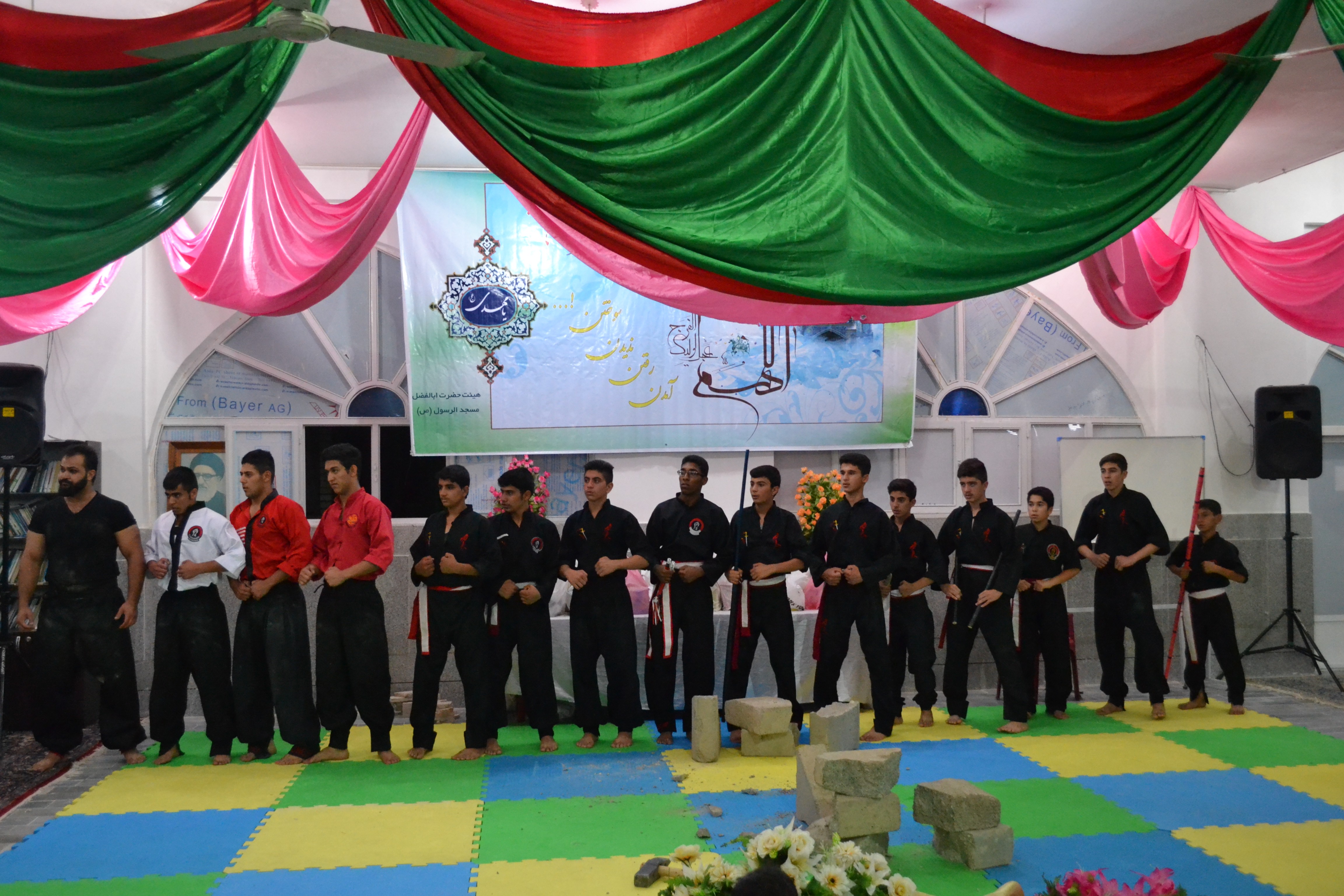 http://s5.picofile.com/file/8129428450/DSC_0100.jpg