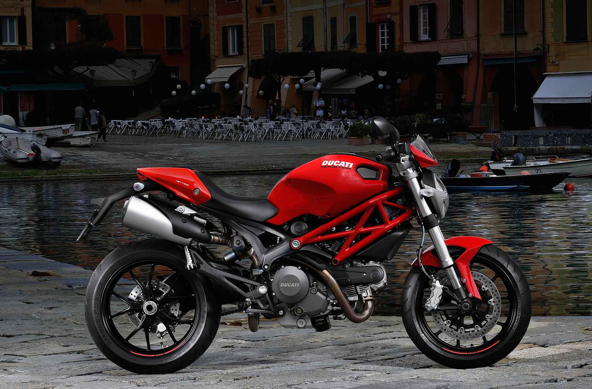 موتور Ducati قرمز