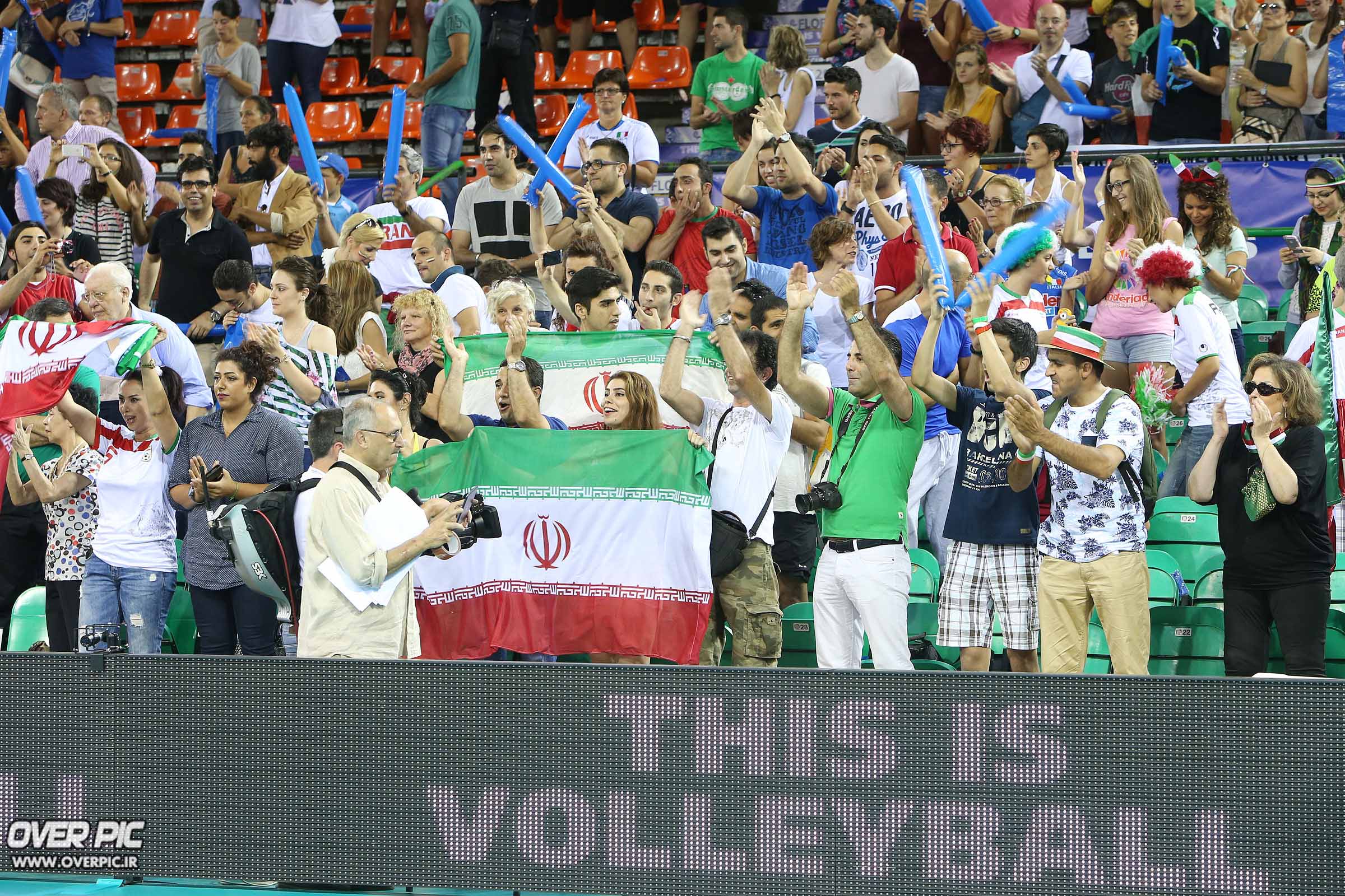  تماشاگران ایرانی در بازی با روسیه
