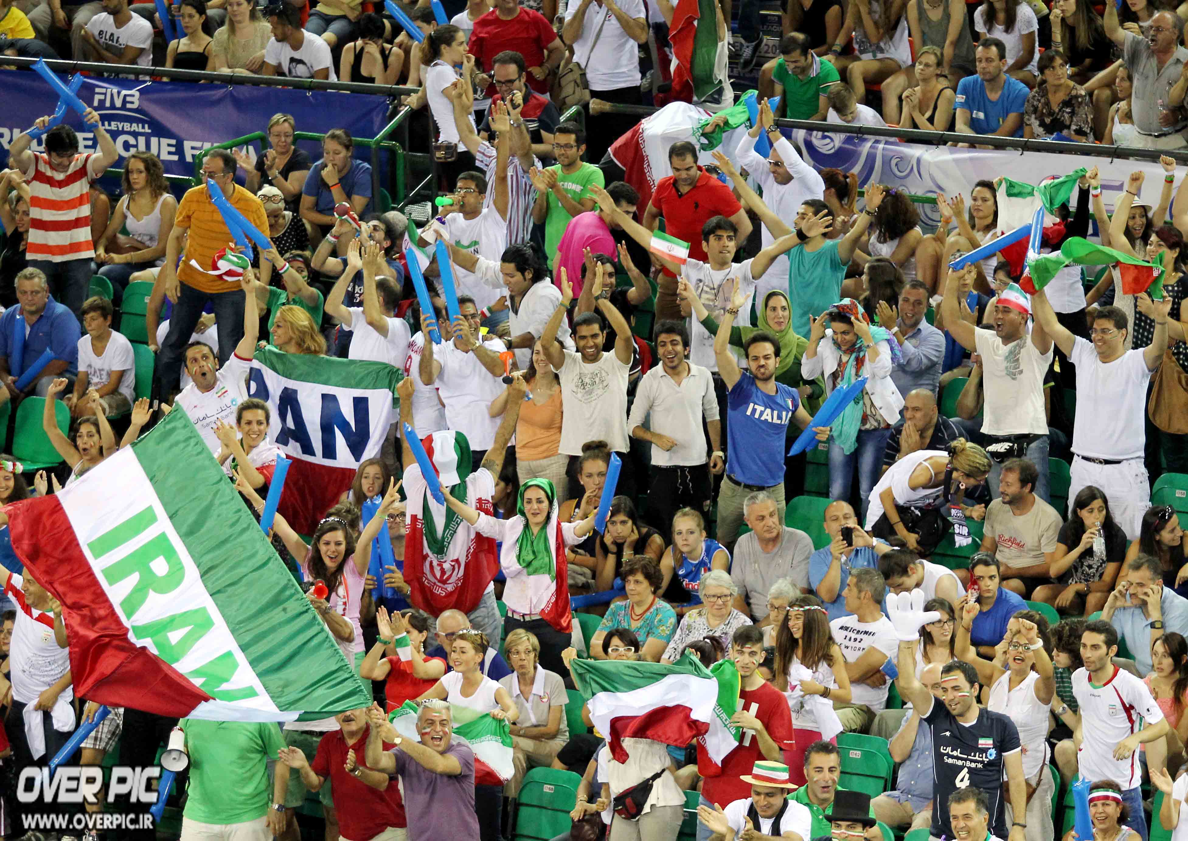 عکس های مسابقه ی ایران آمریکا در لیگ جهانی والیبال