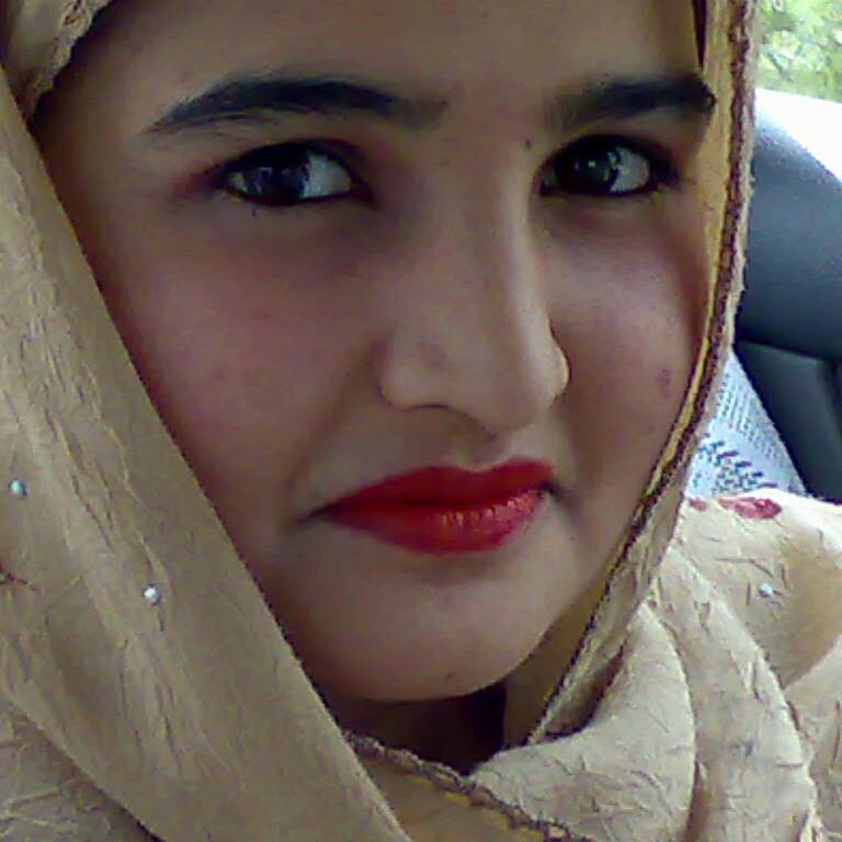 http://s5.picofile.com/file/8132456018/afghan_girl_4.jpg