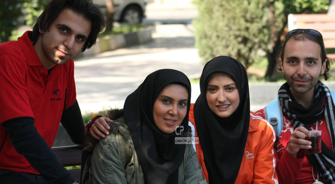 سمیرا حسینی و لیلا بلوکات در پشت صحنه سریال آسمان همیشه ابری نیست