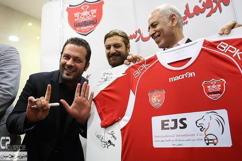 اشکان خطیبی و پژمان بازغی در مراسم رو نمایی از پیراهن پرسپولیس