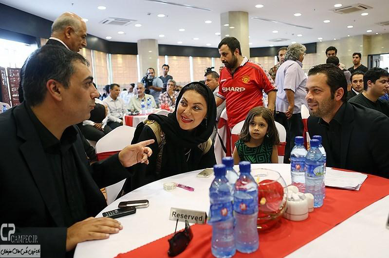 لاله اسکندری و پژمان بازغی در مراسم رو نمایی از پیراهن پرسپولیس