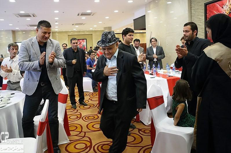اکبر عبدی در مراسم رو نمایی از پیراهن پرسپولیس