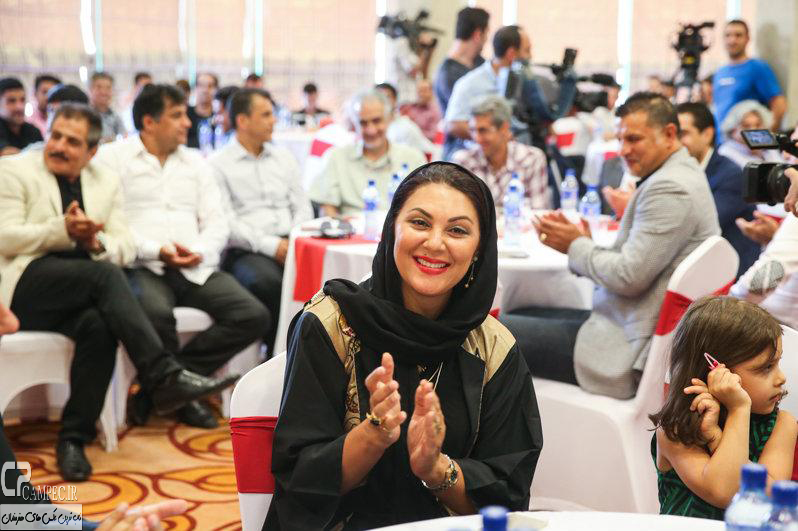 لاله اسکندری در مراسم رو نمایی از پیراهن پرسپولیس