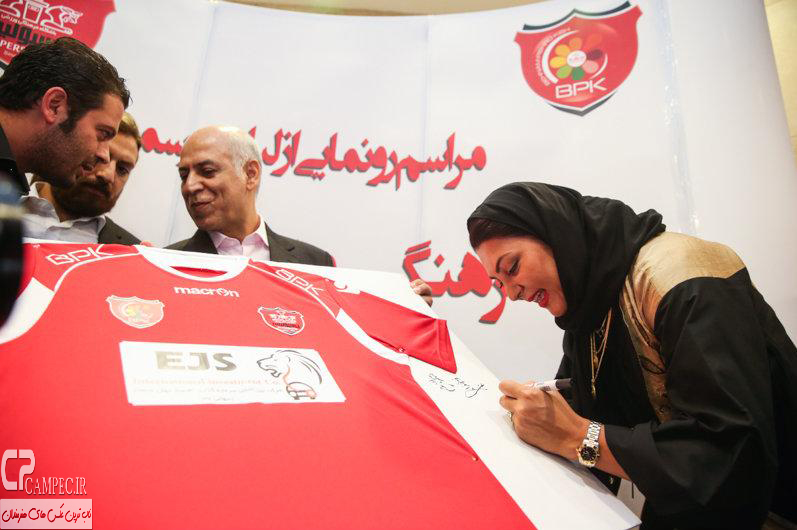 لاله اسکندری در مراسم رو نمایی از لباس پرسپولیس