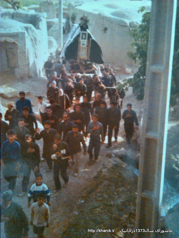 تصویری از نخل گردانی در روستا سال1373