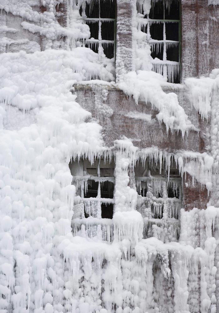 (3)عکسهایی دیدنی از شهر یخ زده_Www.ax2shot.r98.ir