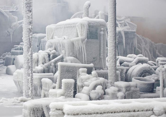 (15)عکسهایی دیدنی از شهر یخ زده_Www.ax2shot.r98.ir